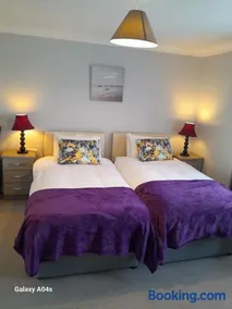 Apartment - Sleeps 3 - Westport Free Parking - Image 3