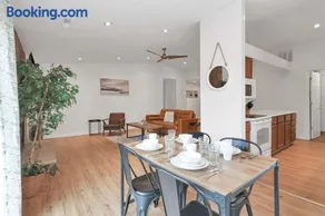 The Spacious Hilliard House - Image 2
