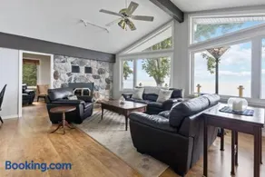 Serene Waterfront Escape On Private Lane - Image 1