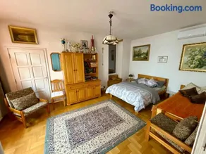Perfect Remote-Workplace in Sunny Apartment - Image 2