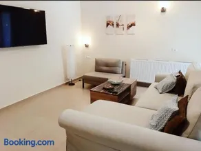 Green View Apartment - Image 1