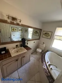 Beautiful Private Room Near Stony Brook University - Image 3