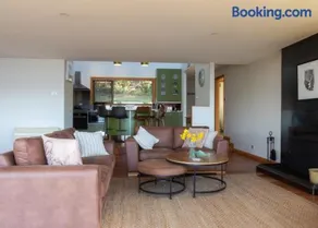 Breathtaking Views - 3 Bedroom House - Image 2