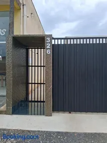 Apartamento moderno próximo ao centro - Image 2
