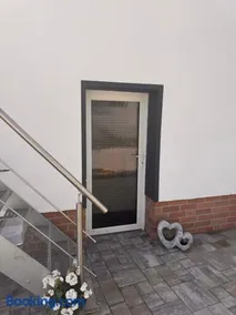 gemütliches Zimmer mit eigenem Bad und separatem Eingangstor - Image 2