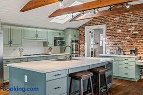 4 BR Suburban Escape - Pool, Tennis, Trails, Gym - Image 3