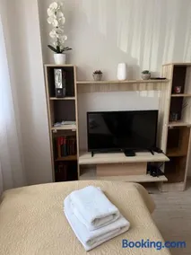 Apartment with private entrance - Image 2