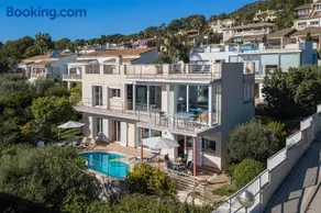 Vistafar - Private Pool & Only 50m to the Sea - Image 1
