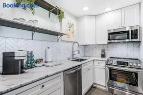 YOUR New Luxury Lakeview Condo w Pool Access - Image 3