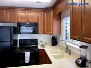 Lovely 2 bedroom condo with pool J3 - Image 3