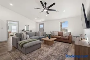 Group Ready! 3BR Home Near WinStar - Image 3