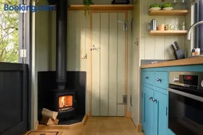 Cosy Shepherds Hut Getaway in East Lothian - Image 4