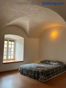 Spacious and cozy apartment - Image 4