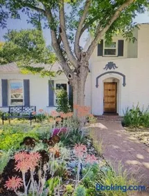 Charming and Spacious 3 Bedrooms and 2 Baths Home on Peaceful Street - Image 2
