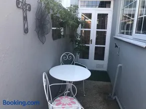 Victorian Cottage - Image 4