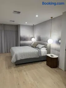 Four-Bedroom House Near Perth Airport - Image 2