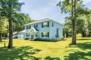 Beautiful two-story Tradicional East Hampton home - Image 1