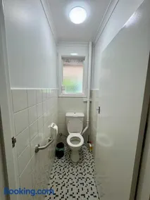 Elegant 4BR Home in Red Hill - Image 4