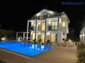 Sunshine Villa - Image 2