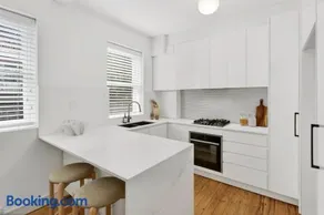 Neutral Bay Village Living - Modern Comfort - BB009 - Image 4