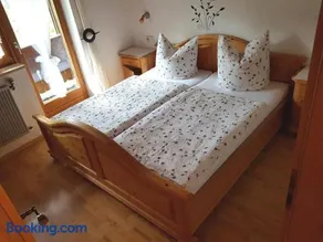 Charmant appartement de vacances adapté aux familles avec barbecue et jardin | Vue jardin - Image 4