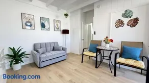 Rycroft Residence 1BR Apt with AC & Full Kitchen - Image 1
