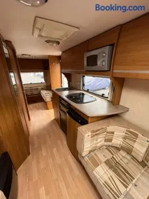 Spacious caravan near the beach - Image 3