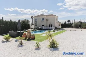 Chalet mit privatem Pool, Terrasse und Garten | Poolblick - Image 3