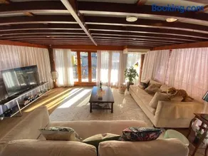 The Oak & Anchor - Hong Kong Houseboat - Image 4