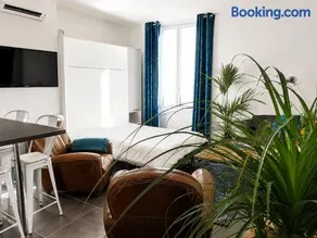 Beautifully Bright Apartment in Old Town Saint-Tropez - Image 2