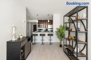 Modern Condo in Downtown Vancouver - Image 3