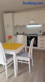 Apartamento vacacional con jardín y barbacoa | Vistas al agua - Image 5