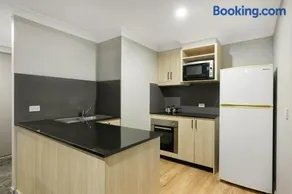 Modern 1BR Apt 1KM to Macquarie Park Station - Image 3