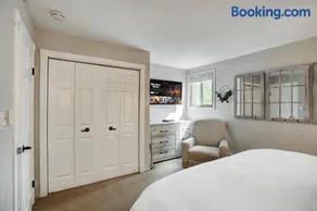 Luxury 2 Bedroom Condo with Pool Hot Tub and Sauna - Image 3