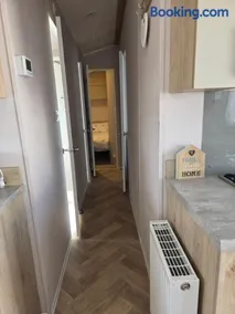 Fabulous 8birth modern mobile home close to beach Pet FREE - Image 3