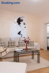 1-bedroom apartment near airport - Image 5