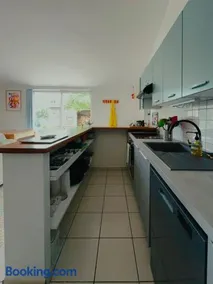 Charmante petite maison entre ville et campagne avec piscine - Image 2