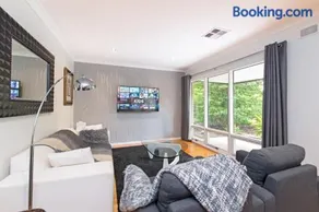 Home among the Gum Trees - free wine - Image 2