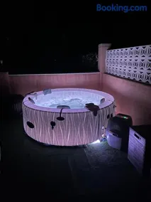 -Villa vigneronne moderne piscine et jaccuzi - Image 2