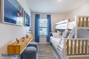 Coastal 3BR Townhouse Near the Beach - Image 1