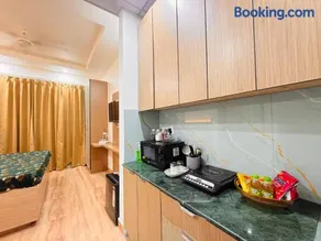 The Amberwood Escape - Image 2