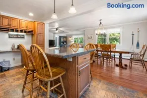 Captains Quarters by Simple Life Rentals - Image 3