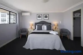 Spacious 3BR Retreat with Pool Spa in Great Location - Image 3