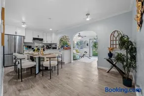 Entire Private House with King Bed, Yard, 5 Bedrooms, 3 Bathrooms, Available Now - Image 3