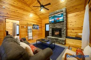Walk2Town•Private Creek•Hot Tub•Deck•Fireplaces - Image 3