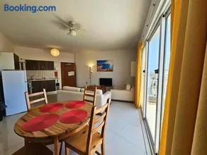 Bright & Spacious Village Apartment - Image 2