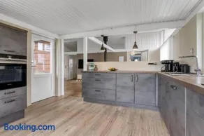 Family-Friendly Activity House By The Sea - Image 4