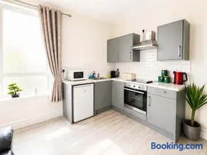 Unit 1 Island View Apartments - Town Centre Walk To Everything - Image 2