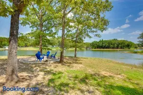 Relax Fireside! Waterfront Malakoff Home w/ Pool - Image 3