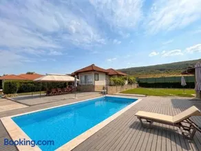 GERANIUM Holliday Villas - Image 3
